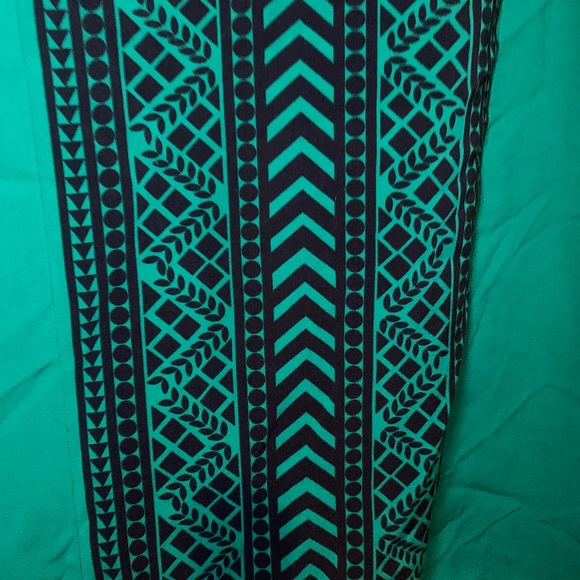 Catherine’s Green and Black Sequin Tunic - Picture 9 of 9